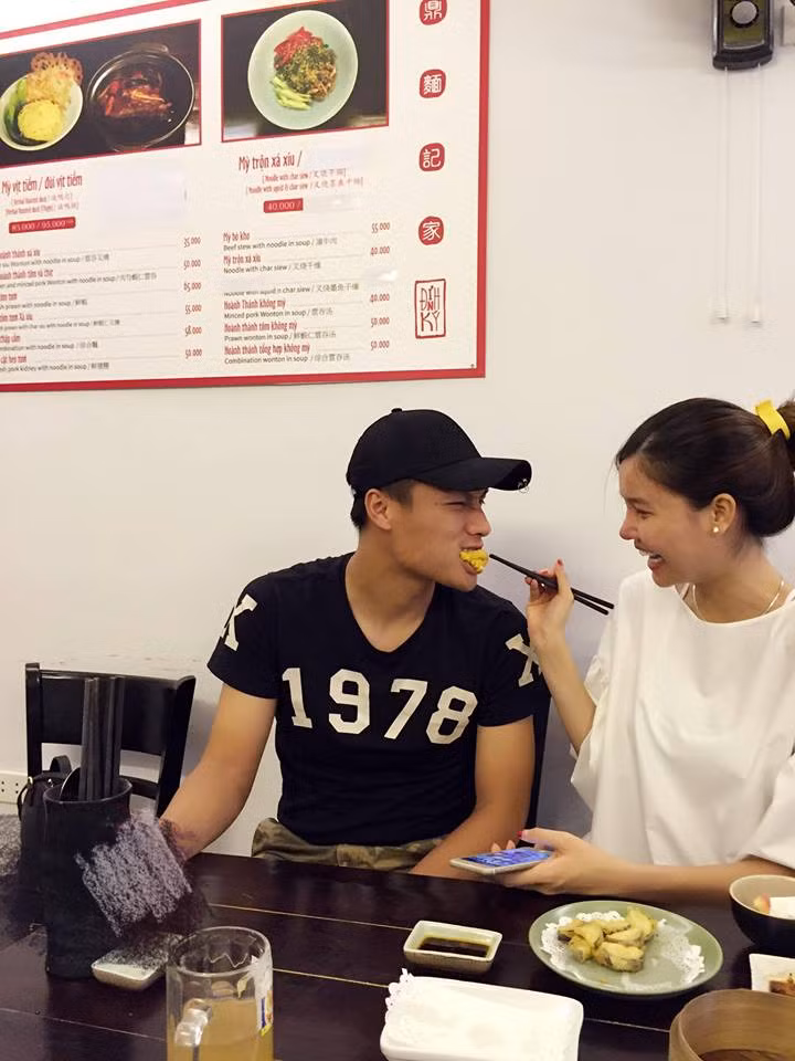 Việc trải qua hàng loạt mối tình cùng các hot girl và cưới một cô vợ người mẫu giúp Mạc Hồng Quân để lại ít nhiều dấu ấn đối với công chúng. Ảnh: FBNV.