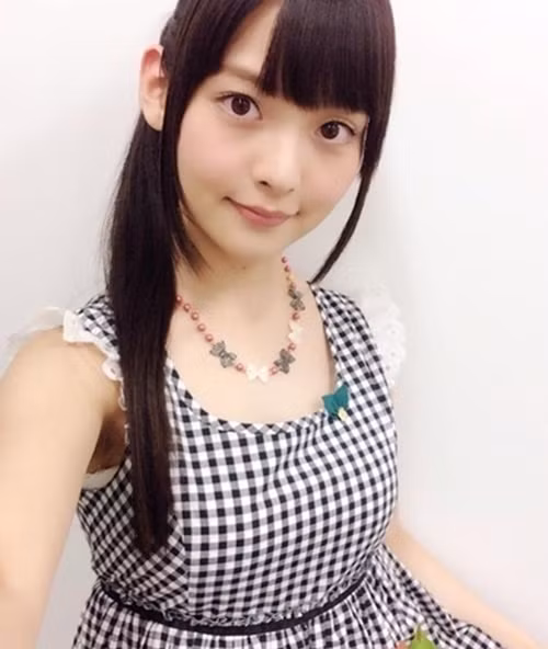 Thời gian qua, hot girl Nhật Bản có nickname Luca bỗng trở thành tâm điểm chú ý của cư dân mạng tại xứ sở Mặt trời mọc bởi vẻ ngoài nữ thần cực xinh đẹp và kiêu kì. Bên cạnh đó, Luca còn khá nổi tiếng trong giới cosplay với tài năng “thiên biến vạn hóa”, dù hóa trang thành nhân vật nào cũng xuất sắc. Ảnh trong bài: Instagram nhân vật.