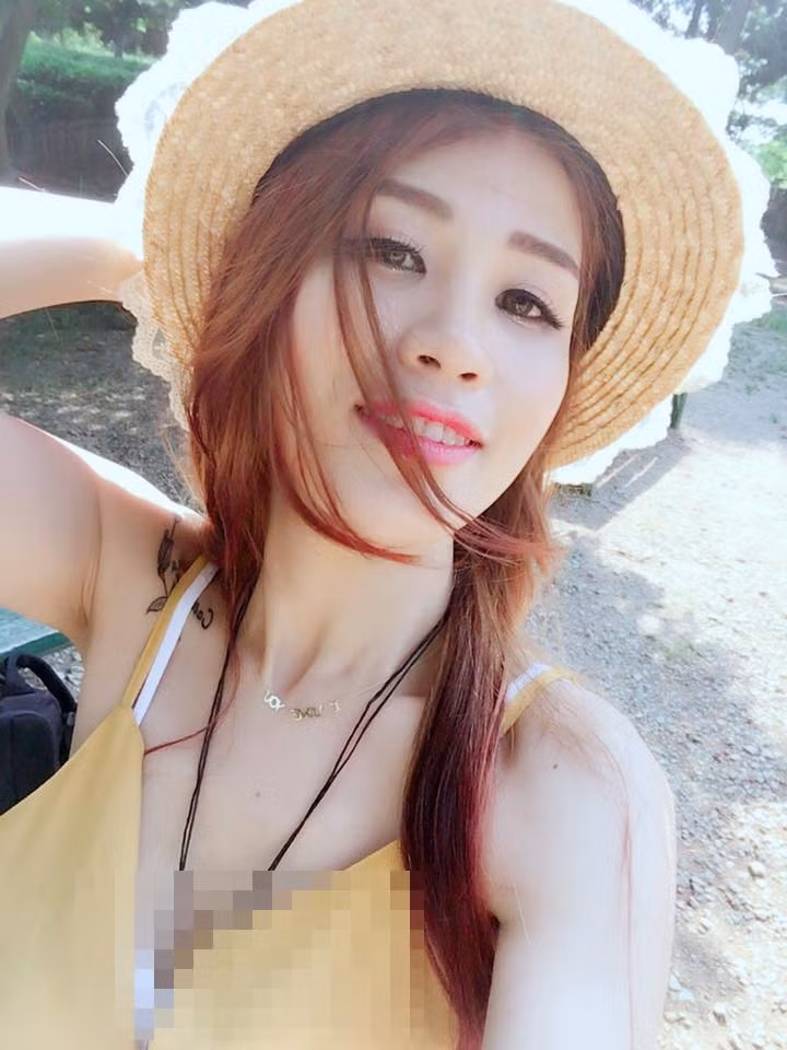 Khuôn mặt gợi cảm, đôi môi quyến rũ và làn da trắng hồng là điều mà Thu Hương ghi điểm trong mắt mọi người.