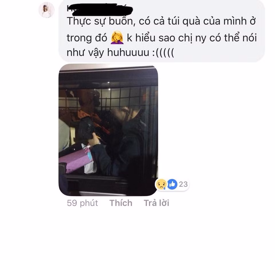 Sau khi xóa dòng bio đó thì Nhuệ Giang đang chọn cách im lặng trước gạch đá từ NHM. Còn các dân mạng thì tiếp tục "lót dép" ngồi hóng xem câu chuyện lùm xùm này sẽ còn đi tới đâu.