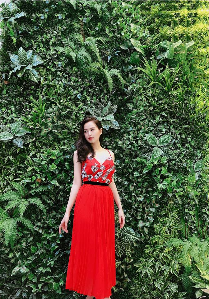 Quả thực, vẻ xinh đẹp trong sáng của Tâm Tít khiến ai cũng thấy giống thiếu nữ đôi mươi, chứ chẳng phải mẹ bỉm sữa 30 như trong thực tế.