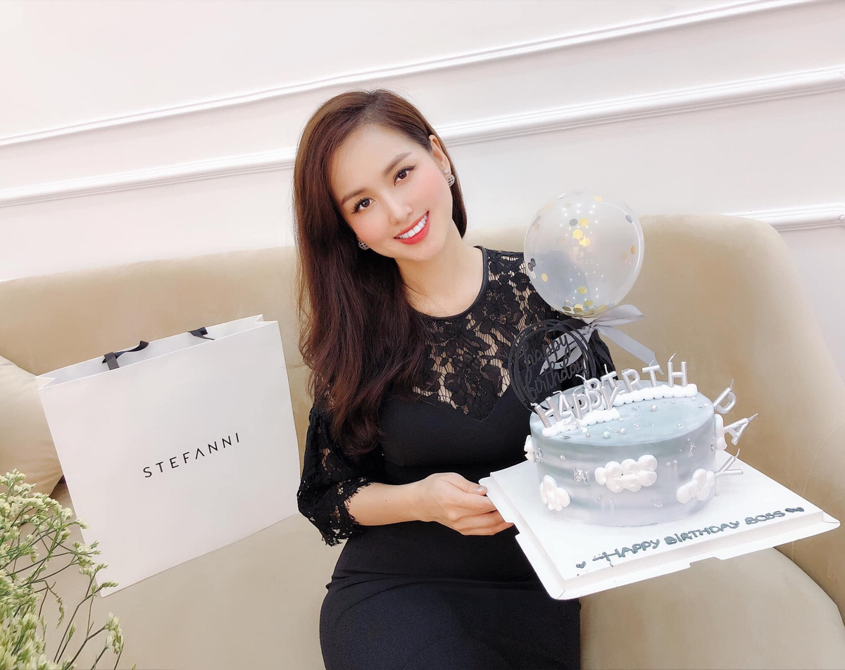  Cựu hot girl Tâm Tít xinh đẹp giỏi giang ngày càng chịu khó xuất hiện hơn trước, rất chăm chỉ đăng ảnh lên trang cá nhân.