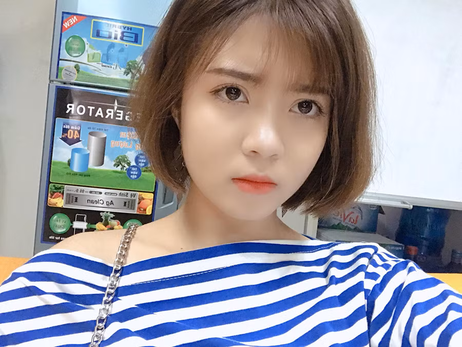 Có những thời điểm, streamer bị giảm sức hút do Trang còn thiếu thốn vốn từ nên chưa thể nói chuyện hay, hài hước khiến người xem cảm thấy khá thô, cứng.