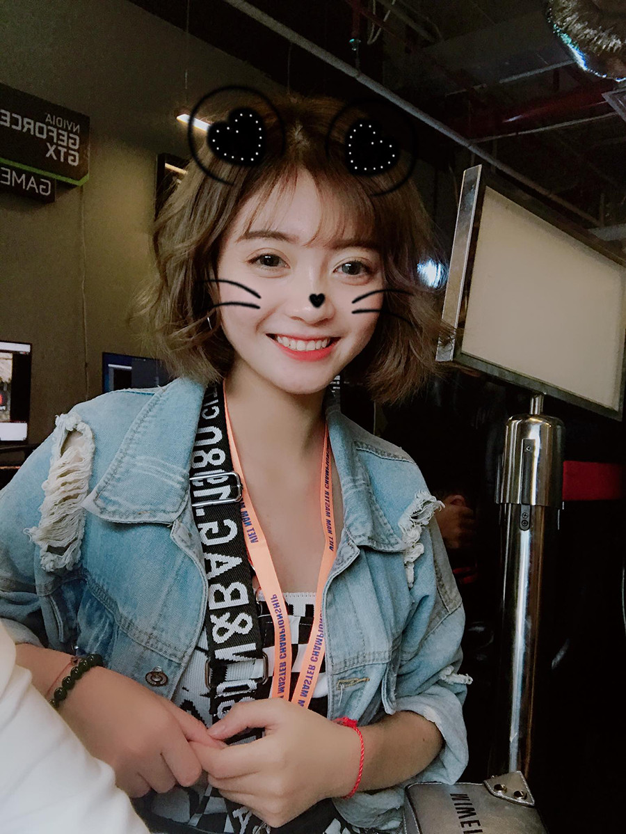 Hiện tại, ngoài công việc streamer, Kiều Trang còn là một nhân viên cộng tác tại một công ty trong lĩnh vực sản xuất game và truyền thông – giải trí. Trước đây, với vẻ ngoài xinh xắn của mình, cô cũng từng nhận được nhiều lời mời làm mẫu ảnh và đóng quảng cáo.