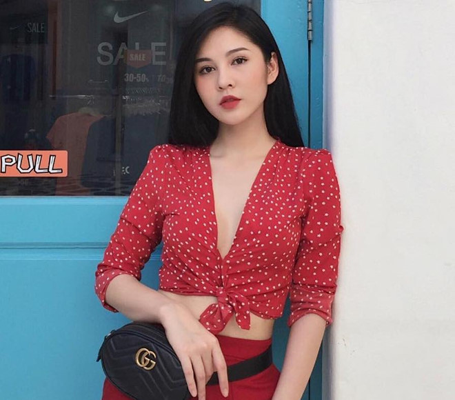 Tuy vậy, thời điểm ấy, Thu Hoài thường chọn những bộ đồ đơn giản, không có nhiều điểm nhấn hay các chi tiết nhằm tôn dáng.