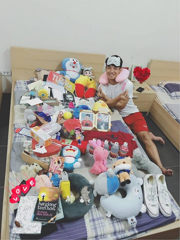 Bức ảnh 'đốn tim' người hâm mộ của hậu vệ Bùi Tiến Dũng