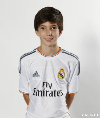 Khả năng rê dắt bóng cộng với kỹ thuật và những pha xử lý điêu luyện của Theo khiến chúng ta phải liên tưởng đến Zinedine khi còn trẻ.