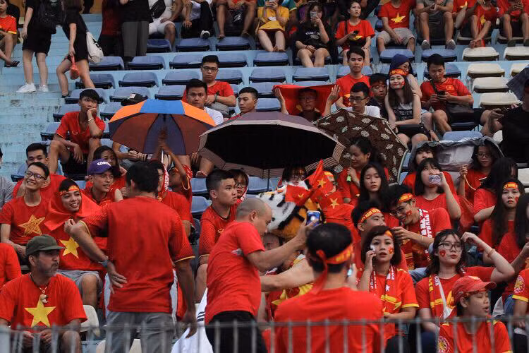 Van Toan lap cong dua Olympic Viet Nam vao ban ket Asiad 2018-Hinh-13