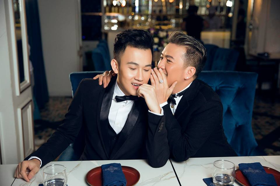 Dương Triệu Vũ thân thiết bên Đàm Vĩnh Hưng.