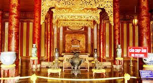 Triều Nguyễn có tất cả 13 vị vua, Khải Định là vị vua thứ 12. Ông là phụ hoàng của vua Bảo Đại - vị hoàng đế cuối cùng trong lịch sử phong kiến Việt Nam.