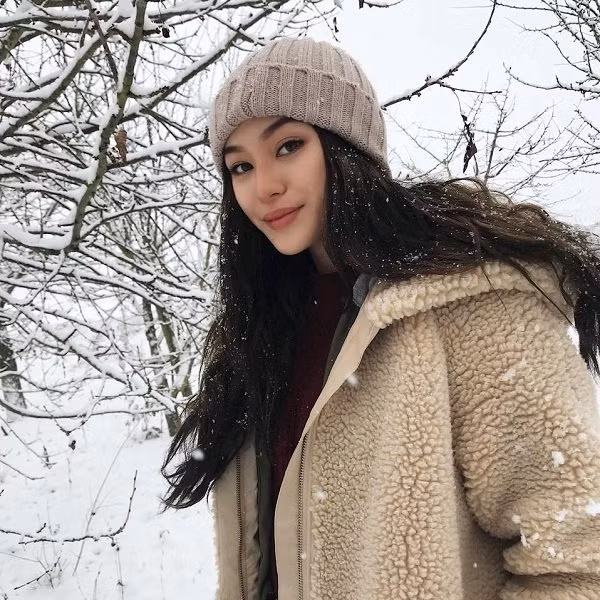 Dù đi khá nhiều nước trên thế giới nhưng về quê nội Việt Nam thì nữ streamer 10X này mới chỉ được về thăm một lần và chỉ được nghe kể qua những lần tâm sự cùng cha.