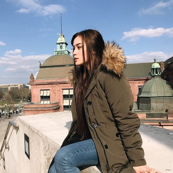 Thường xuyên đi du lịch ở nhiều quốc gia trên thế giới, Jade-Anh Ngo cũng ngày càng trau dồi được vốn ngôn ngữ của mình nhiều hơn. 10X có thể sử dụng thành thạo tiếng Anh, tiếng Đức nhưng chưa từng học tiếng Việt.