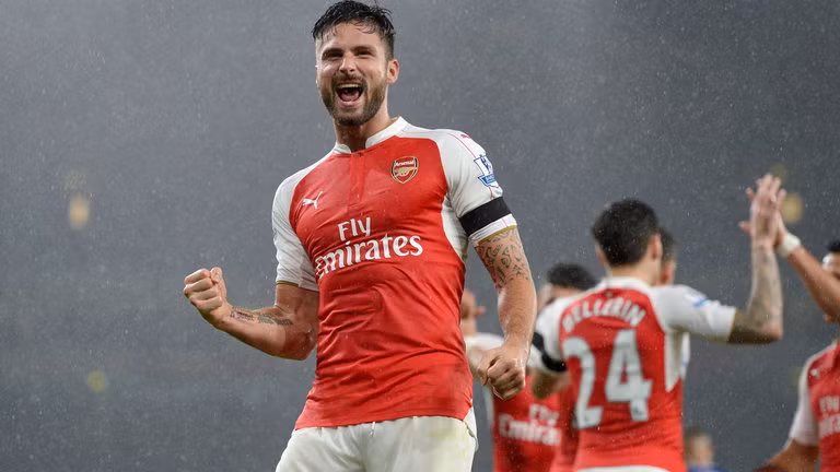 Sở hữu chiều cao “khủng” 1,92 m, khả năng tranh chấp, làm tường tuyệt vời, điều Giroud còn thiếu duy nhất là khả năng tận dụng hết những cơ hội mà đồng đội đã tạo cho anh.