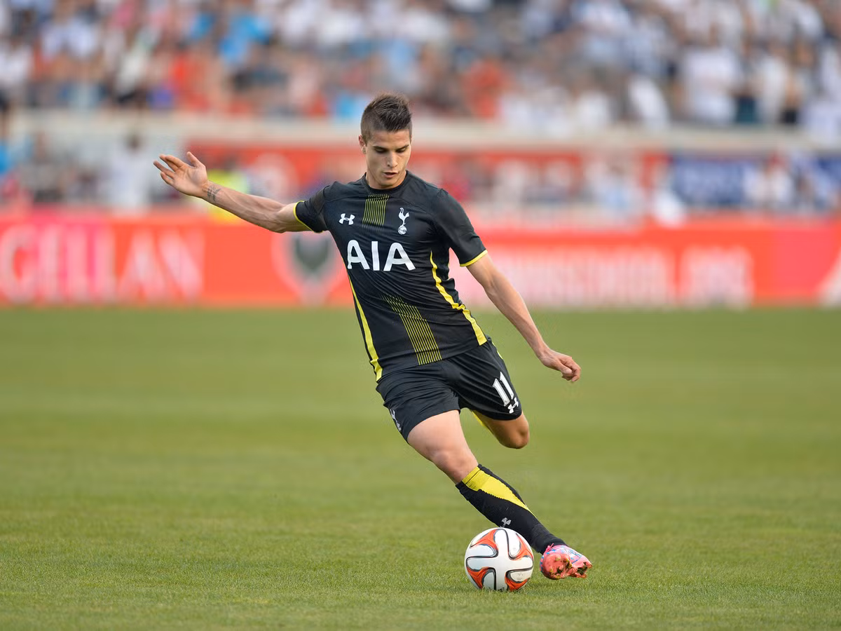 Sau khi thoát khỏi những chấn thương và áp lực chuyển nhượng, Lamela đang cho người ta thấy khả năng bùng nổ trong các trận đấu như thời còn ở Roma. Nhưng trước đó, Lamela đã từng bị đánh giá là ngôi sao không thể tỏa sáng tại giải đấu cao nhất bóng đá Anh.