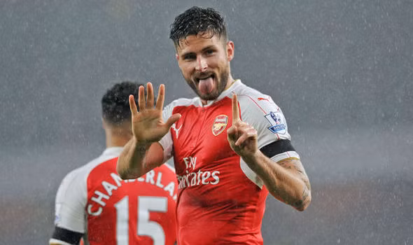 Nhưng giờ các cổ động viên của Arsenal có lẽ sẽ phải có cái nhìn khác về Giroud sau những gì anh đã thể hiện tại mùa giải năm nay. 15 bàn sau 17 trận (10 bàn tại Premier League) là màn trình diễn không thể ấn tượng hơn của tiền đạo trị giá 12 triệu bảng này tại mùa này.