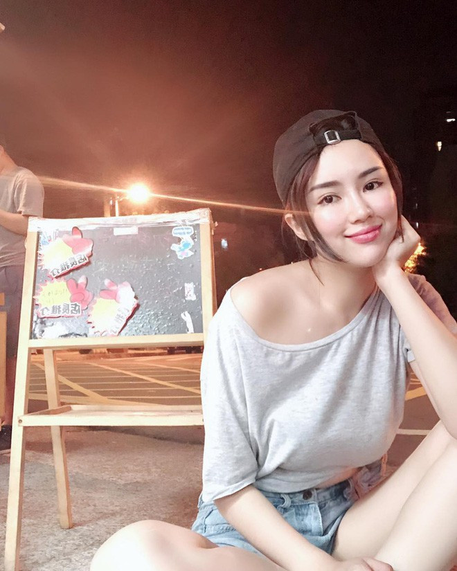 Được biết, "hot girl takoyaki" có tên thật là Hoàng Mễ Khả. Mễ Khả vốn là một hot girl khá nổi tiếng ở Đài Loan với lượng theo dõi gần 400.000 trên trang cá nhân.