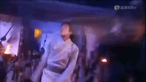 Càn Khôn Đại Na Di là bộ võ công tâm pháp thất truyền của Minh giáo nơi Tây Vực, giáo chủ Minh Giáo đời thứ 34 là Trương Vô Kị trong một lần tình cờ đang đuổi theo Thành Côn đã tìm ra bí kíp võ học này. Nhờ có cử dương thần công thâm hậu nên đã tu luyện đến tầng thứ 6 chỉ trong 1 đêm.