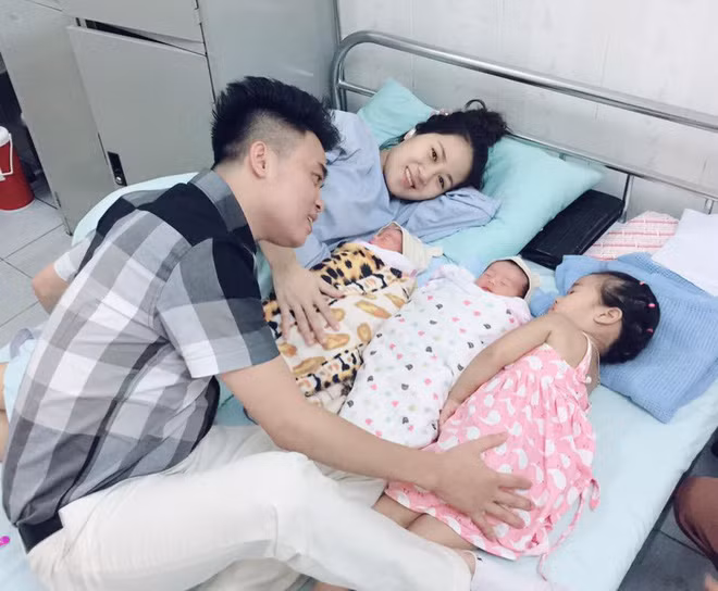 Nhìn mẹ bỉm sữa Trần Vượng khó ai tin được, cô đã có đến 3 đứa con bởi vóc dáng vẫn thon gọn và làn da thì vẫn trắng sáng như con gái còn đôi mươi. Ảnh trong bài: FBNV.