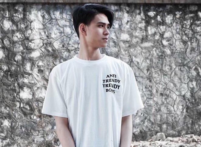 Theo tìm hiểu, chàng trai đó là Trần Gia Huy, nam sinh Hải Phòng sinh năm 2000. Anh chàng này là người chuẩn gốc Việt và không hề có chút lai nào trong dòng máu.
