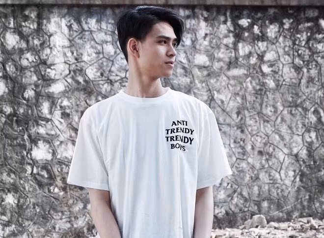 Theo tìm hiểu, chàng trai đó là Trần Gia Huy, nam sinh Hải Phòng sinh năm 2000. Anh chàng này là người chuẩn gốc Việt và không hề có chút lai nào trong dòng máu.