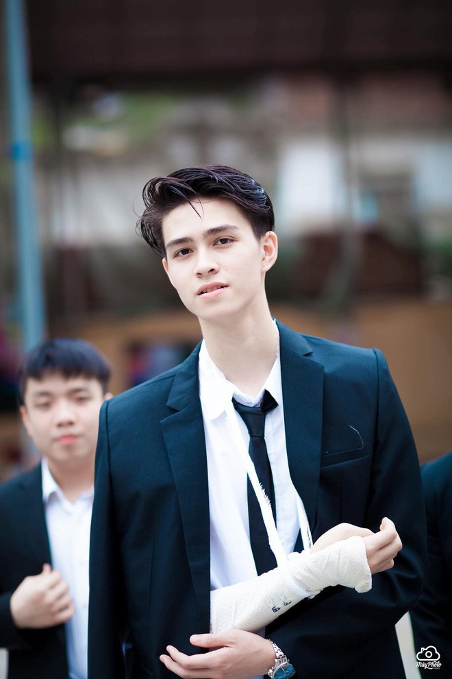 Hiện tại, Gia Huy đang làm nhân viên Bowling part-tim. Khi được hỏi vì sao lại chọn việc đi làm thay vì học đại học, 10X Hải Phòng chia sẻ: "Đơn giản một điều là mình cảm thấy mình không hợp với con đường học đại học thôi ạ. Hơn nữa, mình cũng đang có những ấp ủ của riêng mình trong tương lai, còn cụ thể những dự định đó là gì thì mình xin phép giữ bí mật".