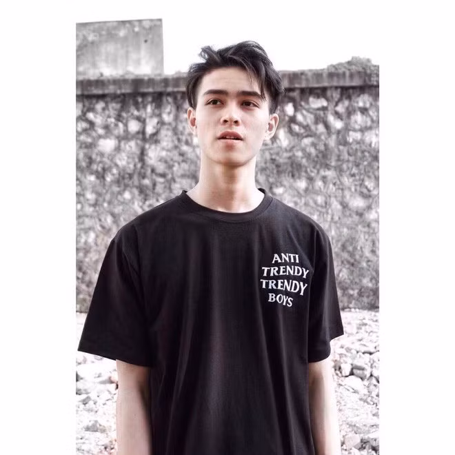 Nhưng khi được hỏi có phải là con lai không, chàng trai hài hước khẳng định mình là người Việt Nam chính chủ.