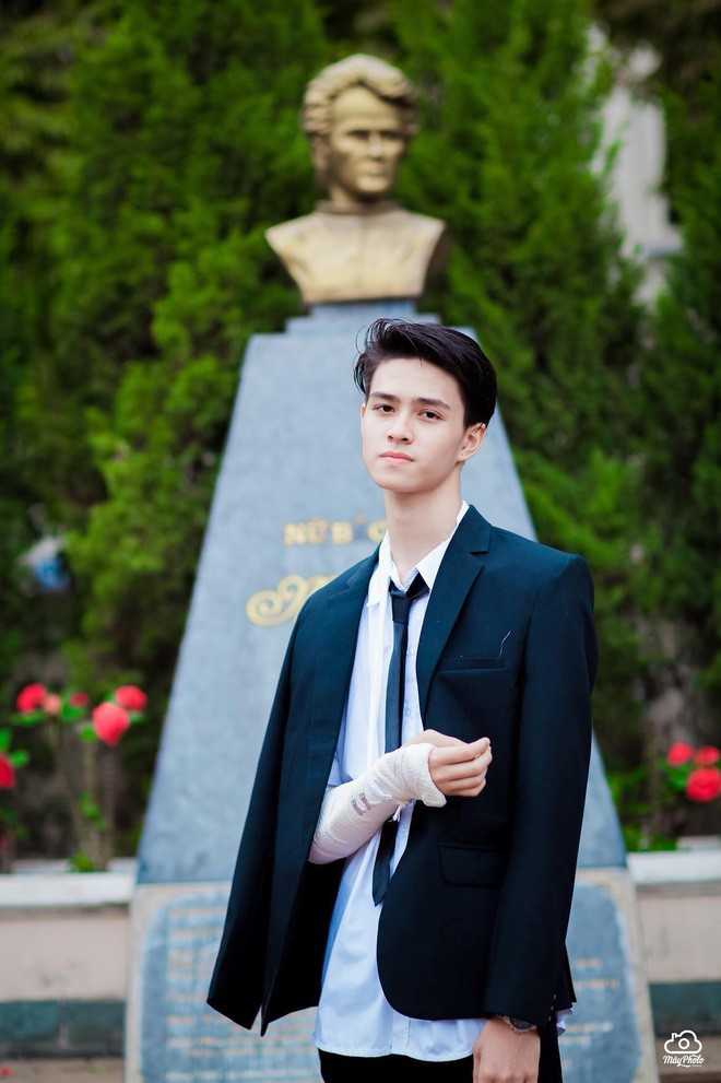 Gia Huy gãy tay vào đúng thời điểm chuẩn bị thi đại học của team 2000 nên nam sinh Hải Phòng xuống tinh thần rất nhiều. Mọi sinh hoạt trong cuộc sống của cậu trở nên bất tiện vì không vận động nặng được. Lên lớp, cậu chỉ nghe giảng thôi chứ cũng không động đậy gì được. "Cũng may là mình được tháo nẹp để tập viết cho quen trước ngày thi đại học", cậu cho hay.