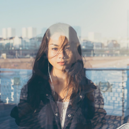 Thậm chí người ta còn để ý tới xương quai xanh của cô bạn này vô cùng quyến rũ.