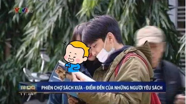 Trong chương trình thời sự trưa phát sóng trên kênh VTV1 hồi tháng 9, dân mạng cũng đã dành nhiều sự chú ý cho một chàng trai đi dự phiên chợ sách xưa. Dù đeo khẩu trang che lấp nửa gương mặt nhưng dân tình vẫn khăng khăng rằng đây là một mỹ nam.