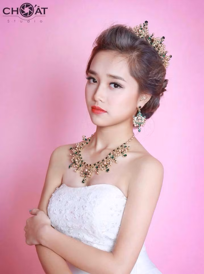 Ngoài gương mặt hoàn hảo cùng nụ cười tỏa nắng, Ngọc Anh còn sở hữu giọng hát ngọt ngào.