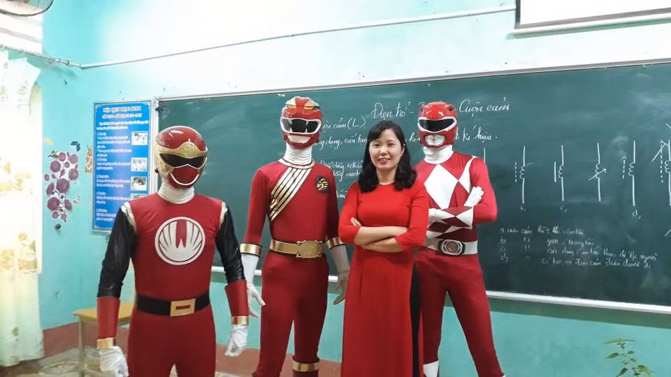 Theo chia sẻ của Đỗ Đức Mười, anh chàng này muốn mang điều đặc biệt về với ngôi trường cũ mình từng học nên đã nghĩ ra màn trình diễn này và không ngờ được các em học sinh trong trường và cư dân mạng hưởng ứng nhiệt tình đến như vậy.