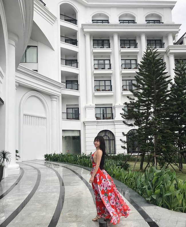 Cùng với chiều cao ấn tượng, Yến Xuân luôn xuất hiện nổi bật trong những bộ bikini gợi cảm.