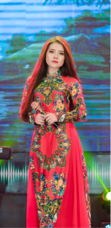 Theo người đánh giá, dù chưa thực sự nổi tiếng, nhưng Trúc Chi đã khiến khán giả ấn tượng với ngoại hình xinh đẹp không kém hot girl.