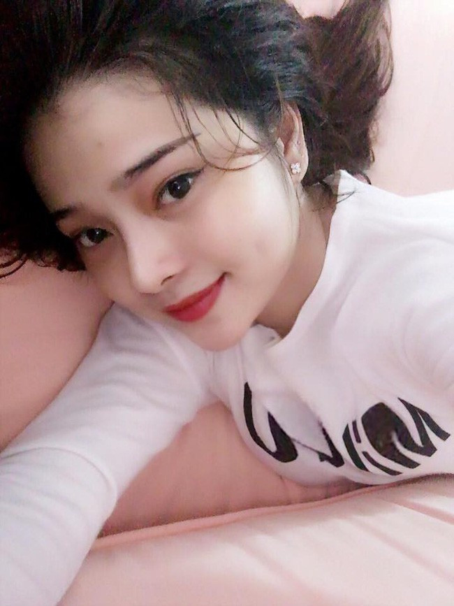 Con gái nuôi của Long Nhật tên đầy đủ là Đặng Trúc Chi (SN 1995) tại Mỹ Tho. Kể từ khi nhận đỡ đầu cô gái này, Long Nhật luôn hết mình ủng hộ Trúc Chi và thường xuyên đưa cô đi diễn cùng mình từ Nam ra Bắc.