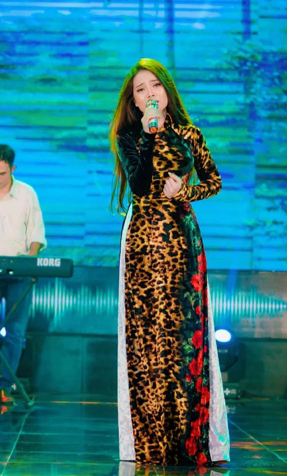 Trên trang cá nhân, của Long Nhật thường xuyên khoe ảnh đi sự kiện cùng cô con gái nuôi.