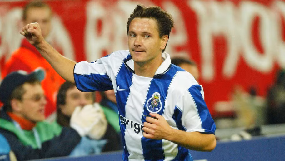 Năm 2004, Dmitri Alenichev từng ra sân từ băng ghế dự bị trong trận chung kết Champions League với Monaco dưới thời Jose Mourinho. Giờ đây nhiều người nhớ đến ông trên cương vị một Huấn luyện viên của Spartak Moscow, hơn là một nhà vô địch châu Âu cấp Câu lạc bộ.