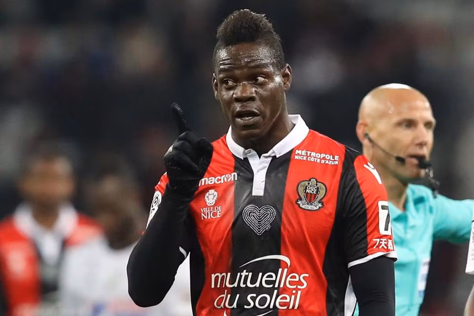 Balotelli đã gây ấn tượng mạnh khi ghi 17 bàn cho Nice ở mùa giải này. Màn trình diễn xuất sắc của Balotelli đã thu hút sự chú ý từ Juventus.