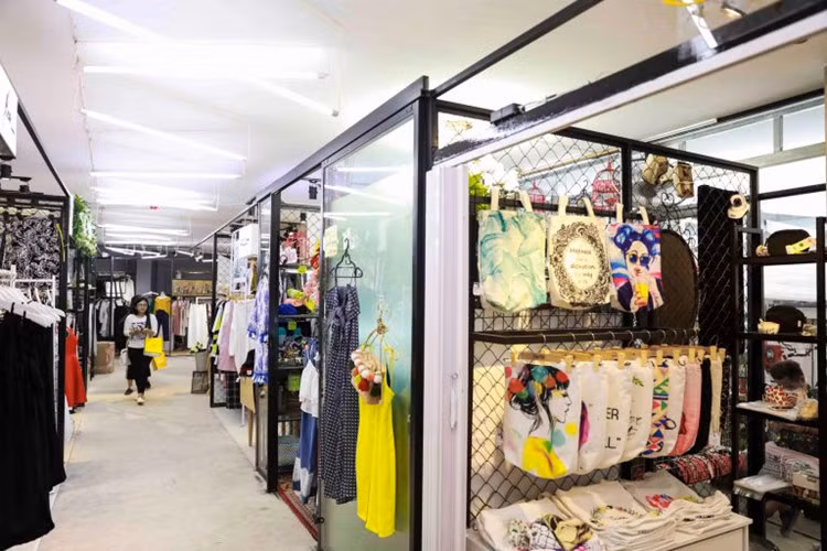 Đến với Zone 87, giới trẻ Sài thành có thể thong thả mua sắm, ăn uống trong một không gian mở, thoải mái, đủ rộng, thoáng và không gò bó tha hồ các bạn có thể “quẩy hết mình”.