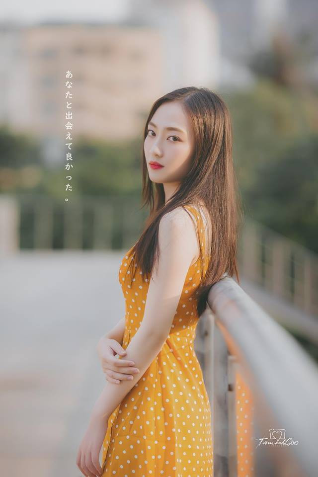 Đồng thời, cô nàng cũng từng đỗ 2 trường Đại học cùng lúc nhưng đã quyết định theo học tại Học Viện Báo Chí và Tuyên Truyền bởi mong muốn được gắn bó với một công việc năng động trong tương lai.