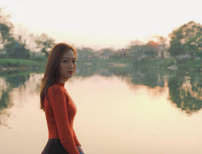 Không chỉ xinh đẹp, Hiếu Huyền còn là cô sinh viên có thành tích học tập xuất sắc của ngành Quan hệ quốc tế tại Học Viện Báo chí và Tuyên Truyền Hà Nội.
