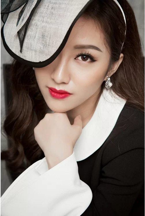 Tuổi đời còn trẻ nhưng thành công và những gì Linh Phạm sở hữu làm hội chị em phải ngưỡng mộ và từ đó làm động lực để phấn đấu.