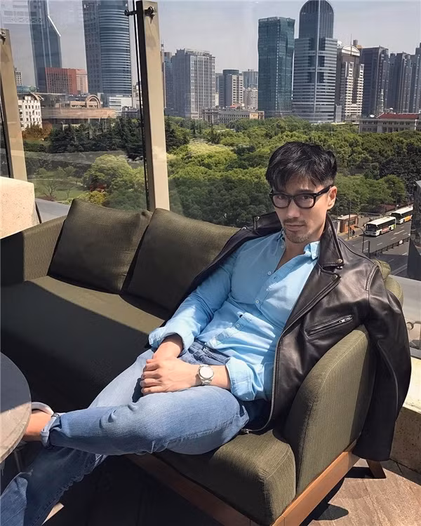 Theo tìm hiểu, anh chàng nhiếp ảnh gia làm cộng đồng mạng phát cuồng thời gian qua có tên Trần Vũ Phi (50 tuổi) người Singapore.