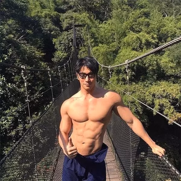 Cùng ngắm nhìn những hình ảnh tuyệt vời của nhiếp ảnh gia U50 khiến dân mạng phải điên đảo thời gian qua. Ảnh sử dụng trong bài: Posthai.