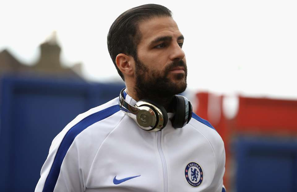 Theo Goal, Cesc Fabregas đã lên kế hoạch dự phòng để sẵn sàng rời Chelsea nếu không được CLB gia hạn hợp đồng.