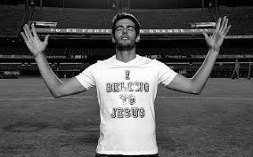 Theo truyền thông tại xứ sở mỳ ống, tiền vệ Kaka nhiều khả năng sẽ rút lại tuyến giải nghệ để ra sân thi đấu một lần nữa.