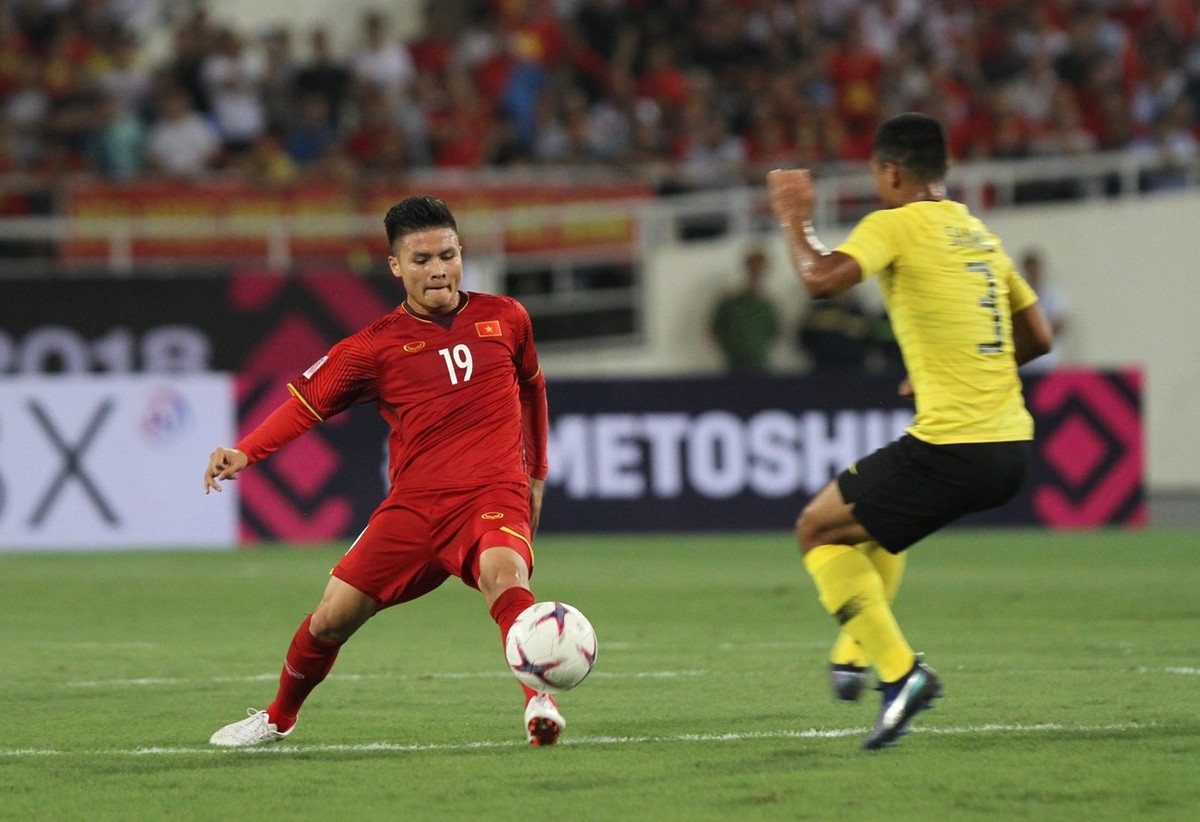 Chien thang truoc Malaysia tai AFF Cup 2018, HLV Park khen het loi hoc tro-Hinh-2