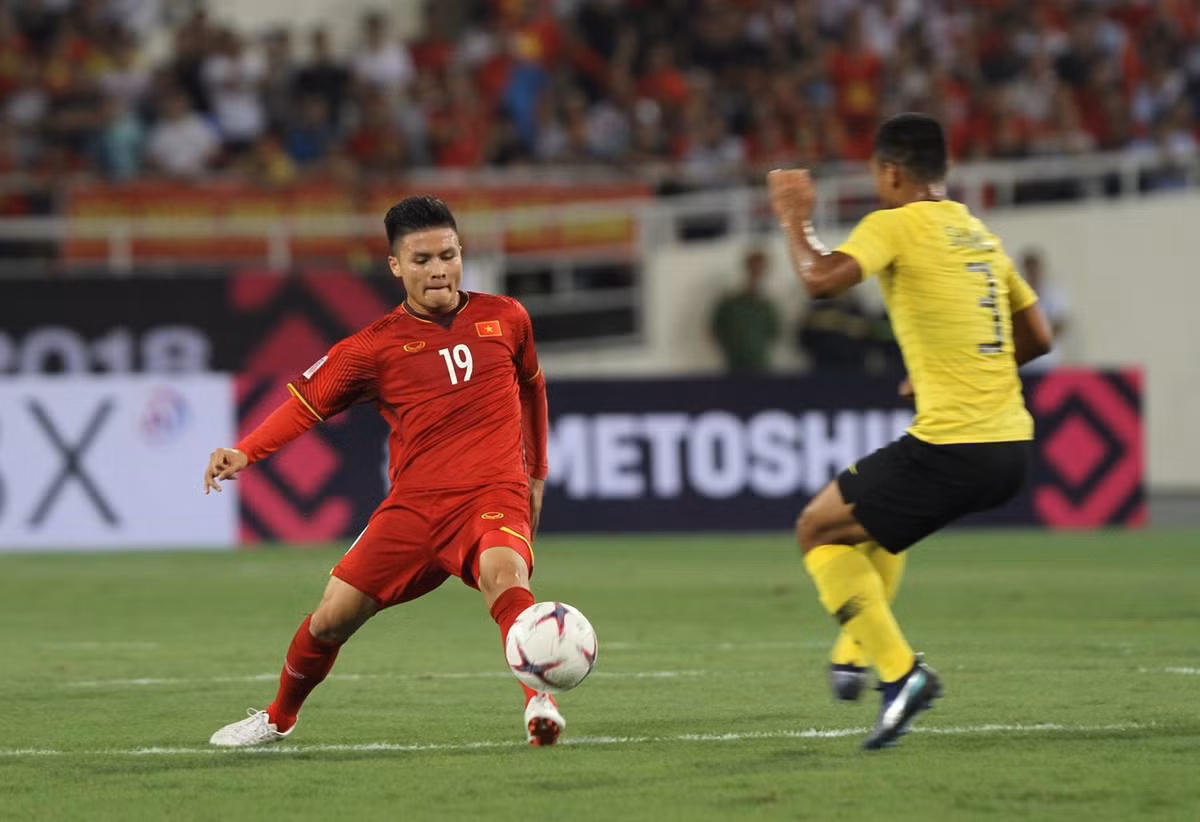 Chien thang truoc Malaysia tai AFF Cup 2018, HLV Park khen het loi hoc tro-Hinh-2