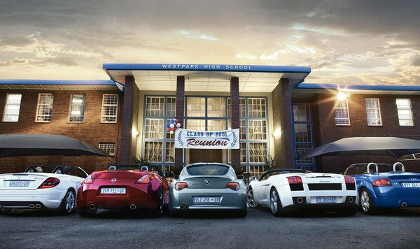 Để cho con cái có một nơi ổn định học tập, các đại gia Trung Quốc thường mua nguyên một căn biệt thự hoặc căn hộ sang trọng ngay giữa trung tâm cho con. Đơn cử như đã có một thương nhân người Trung Quốc đã liền một lúc mua 3 căn biệt thự loại sang tại California, mỗi căn đều có giá 20 triệu USD (khoảng 437 tỷ VND) để dành cho con sang an cư học hành.