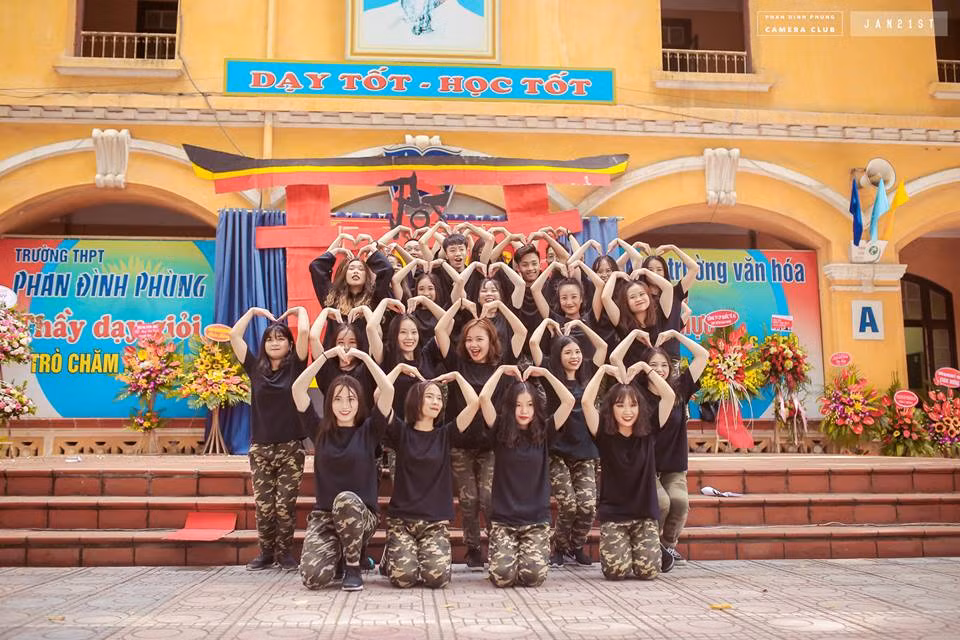 Những thông tin chưa được "bạn nam cầm cờ" lên tiếng xác nhận cũng được lan truyền chóng mặt. Ảnh trong bài: Jan 21st.