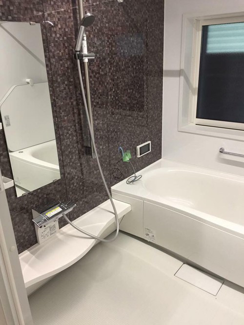 Chị Ánh khuyên những ai muốn mua nhà ở Nhật nên chọn căn có hướng mặt trời mọc hoặc lắp sẵn máy chạy điện năng lượng mặt trời. Những căn như vậy thường có giá đắt hơn bình thường nhưng bù lại, hàng tháng, hộ gia đình sẽ có điện dư thừa bán ra.